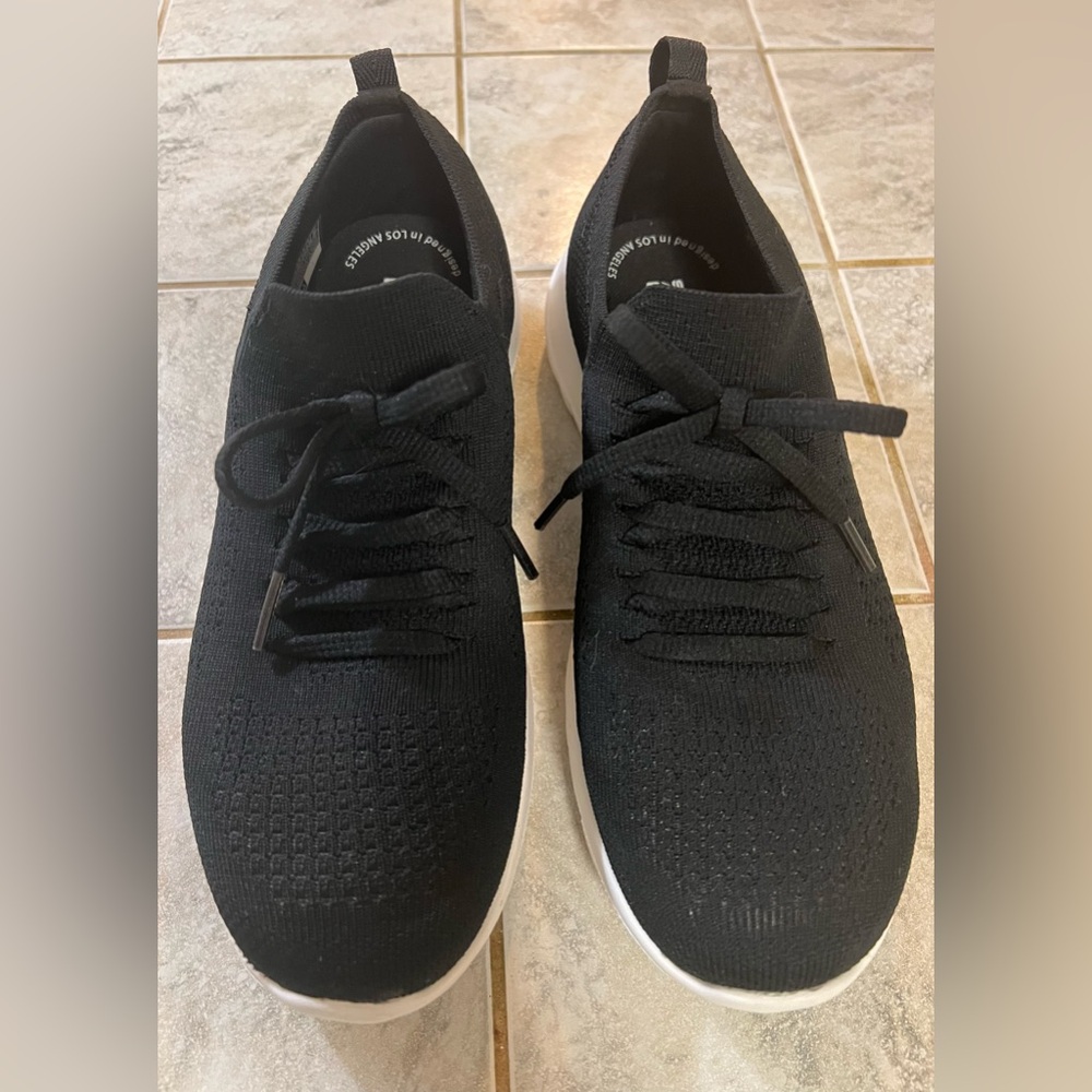 Skechers Ultra Flex Black Sneakers Size 7.5 M EUC Memory Foam FLEXIBLE